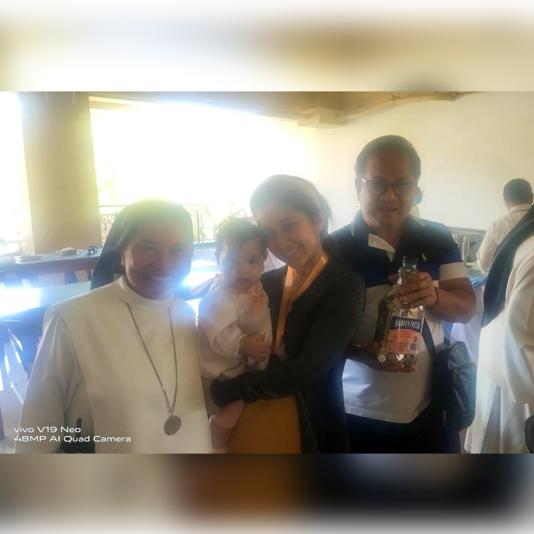 A Sunday RICA Pilgrim brought a bigger-than-usual Bote-bote Offering and presented it to Sr Eppie during lunch, where he received his Rosary Garland